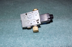 New Numatics Mark 3 031SA4414000061 Pneumatic Solenoid Valve with Base 24 VDC