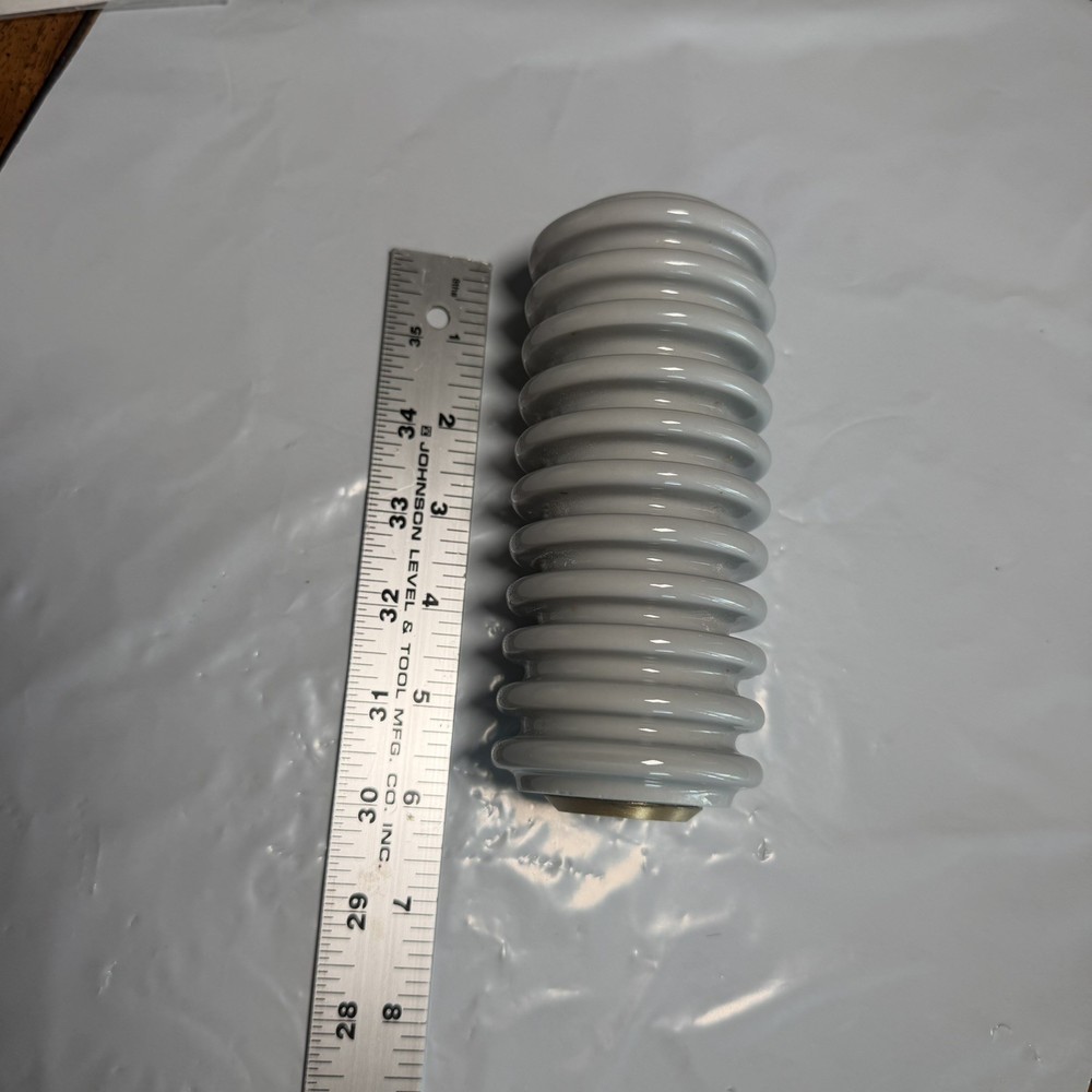 Meister International Bus Insulator6”x2 .5”