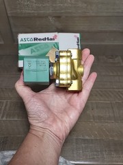 ASCO RED HAT SOLENOID VALVE 2 Way NC 3/8″ NPT 120/60 110/50 8220G001 NOS