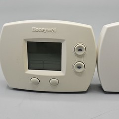 Honeywell LOT Of 2 TH5110D1006 TH5110D1022 Thermostats Non Program PARTS REPAIR