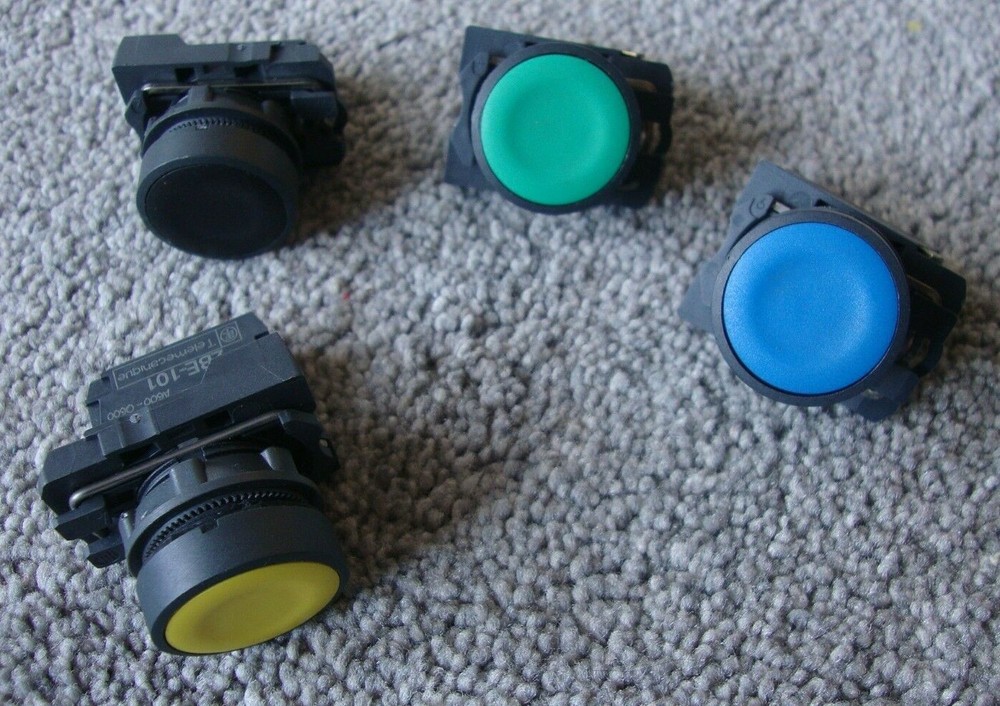 Lot of 4 – Telemecanique ZBE-101 Green Blue Yellow Black Momentary Pushbutton