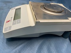 **READ** OHAUS Adventurer Analytical Balance Scale Model AR0640 65 Grams