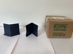 Roppe 700 Series Cove Base TPR 4″X1/8″X3″ Pieces Dark Blue Outside Corner Block
