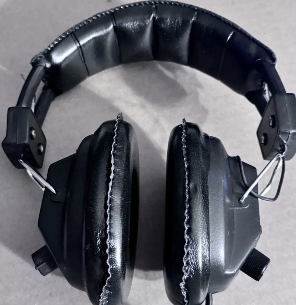 METAL DETECTOR HEADPHONES WITH VOLUME CONTROL – UNIVERSAL – Adapters Included