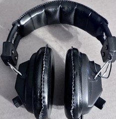 METAL DETECTOR HEADPHONES WITH VOLUME CONTROL – UNIVERSAL – Adapters Included