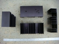 LOT (2) BLACK Anodized Heatsinks by AAVID THERMALLOY 6.1″ x 3.0 x 1.6″ – Unused