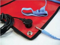 ESD Service Kit – 24″ x 26″ Anti-Static Mat with Ground Cord, Adjustable Strap
