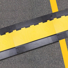 5 Channel Rubber Cable Protector Ramp Traffic Speed Bump 18000Lbs Capacity Heavy