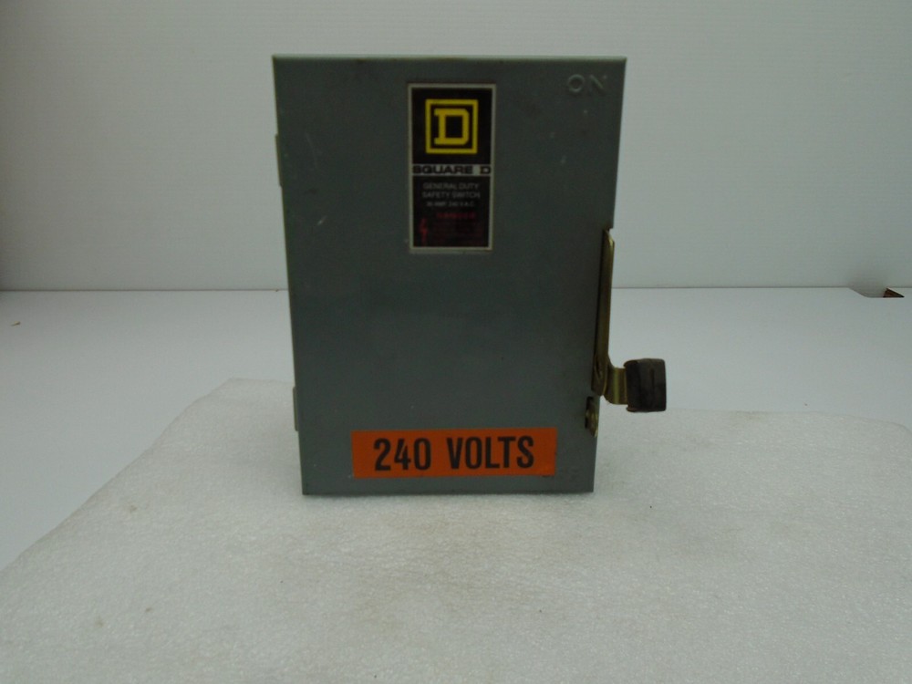 SQUARE D 30 AMP SINGLE THROW SAFETY SWITCH 240 VAC SERIES E2 DU321 KZ216