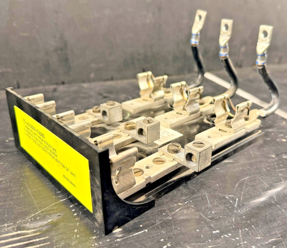 1 USED UNBRANDED 3-POLE FUSE BLOCK ***MAKE OFFER***