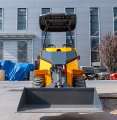 NEW Mini Wheel Type Skid Steer Loader Riding Skid Machine 13.5HP EPA For Sale