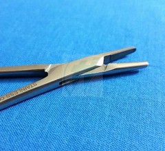 T/C O.R GRADE WEBSTER NEEDLE HOLDER DRIVER 4.5″ SMOOTH PLAIN JAWS