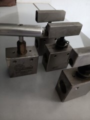 9/16″ Two-Way Straight High Pressure Needle Valves 30K PSI (Lot Of 4 Valves)