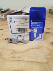 Intermatic K4223C, Stem and Swivel Mount Thermal Photocontrol, 208-277 V 15AMP 