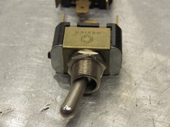 Double-Pole/Single-Throw Toggle Switch On-on on-off 12-24V Heavy-Duty DPST