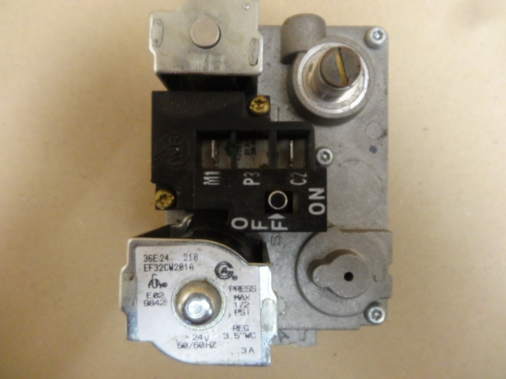 White Rodgers Gas Valve 36E24 210; EF32CW201A; Nat. Gas—-“USED”