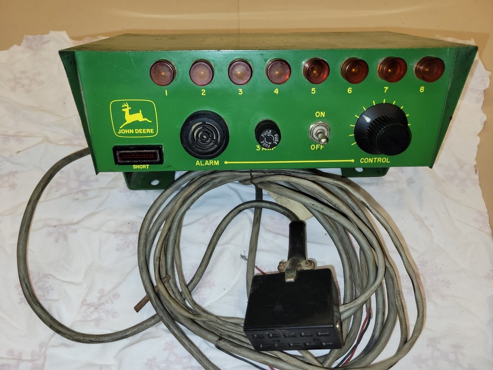 John Deere Seed Flow Monitor Planter M-6000 8 row in very nice condition!