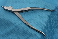 THREE PRONG CAST SPREADER 9″ SURGICAL ORTHOPEDIC-JAPAN STAINLESS PREMIUM GRADE
