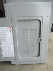 Eaton BRP20L200G Loadcenter 200A Main Lug 120/240V 1PH3W 20/40 CKT -E3360-NEW-B