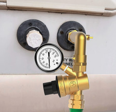Morvat Adjustable Lead-Free Brass RV Water Pressure Regulator with Oil Gauge