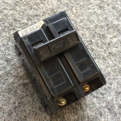 Siemens B220 Circuit Breaker 20A 2Pole 120/240VAC 10KAIC Bolt On Panel Mount