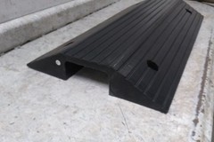 Electriduct DO-ED-XL-1X240-BK 31-1/4 In Length Drop-Over Cable Ramp (BW)