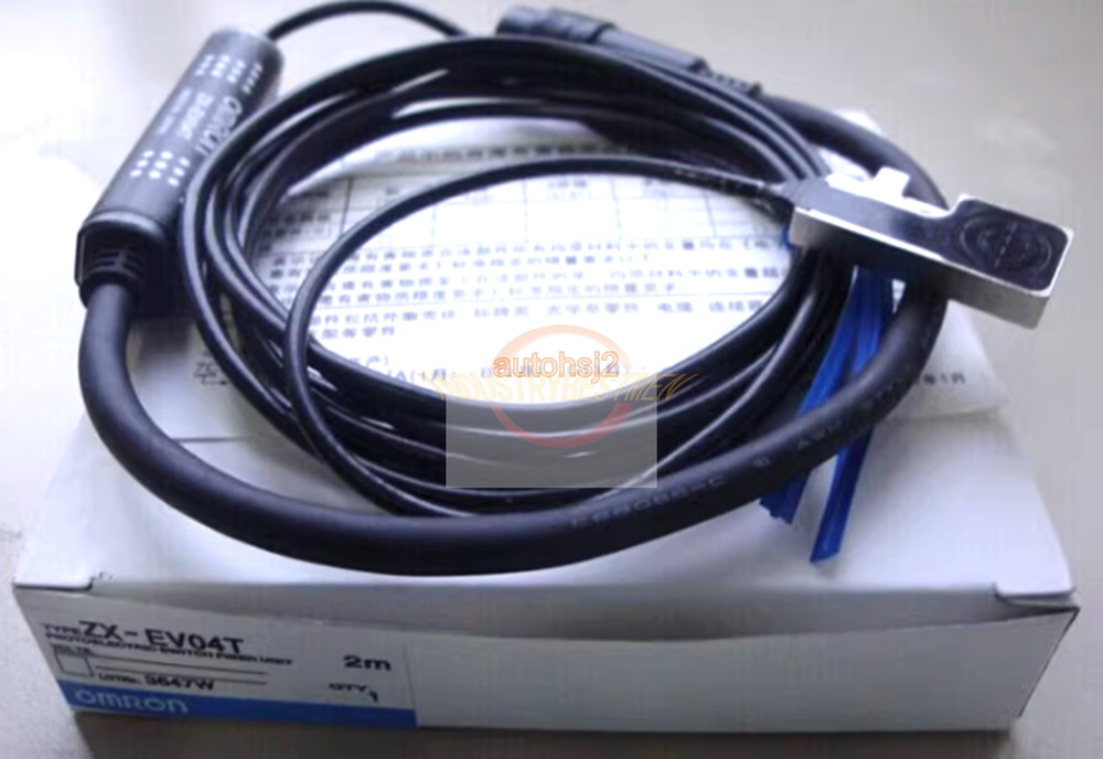 New In Box 1PC OMRON ZX-EV04T laser sensor