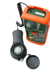 Extech LT300 Digital Light Meter 40,000 Fc / 400,000 Lux with Sensor & Carry Cas