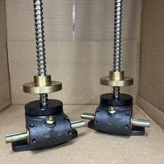 Duff-Norton UM2556-12 Worm gear Actuator (set of 2)