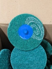 Norton Quick-Change Disc: Type R, 3″ Dia, AO, Non-Woven Box of 25 66623325038