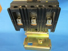 * SQUARE D 30 AMP 3 POLE BREAKER W/SHUNT TRIP FA340301037 ……… VC-151