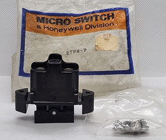 HONEYWELL 2TP8-7 125-277VAC 10A MICRO SWITCH [2WS1-2]