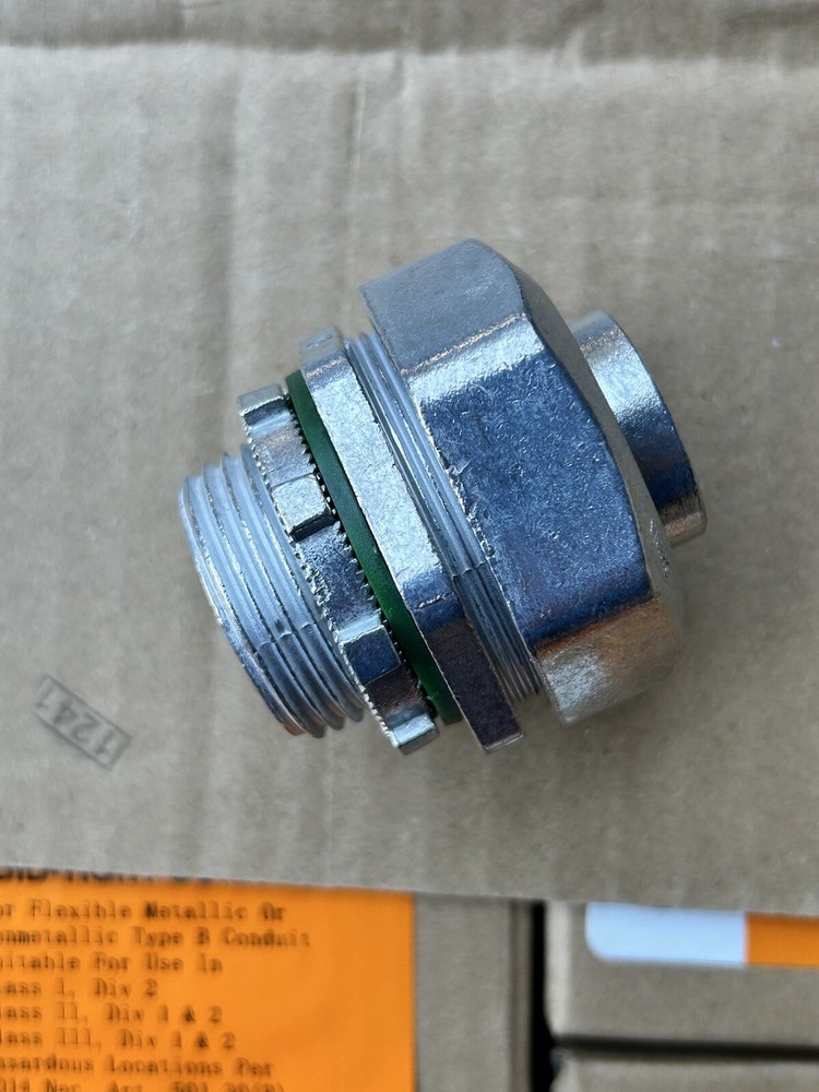PACK OF 5 Bridgeport 434-LT2 Liquid Tight Connector 1 inch Conduit