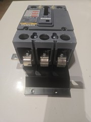 Siemens MBKQR3200HA 3-phase 200a Breaker With Mounting Kit