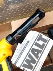 DEWALT 18V Cordless Adhesive Caulk Gun DC545 (DC545k)NEW OPEN BOX -FREE SHIPPING