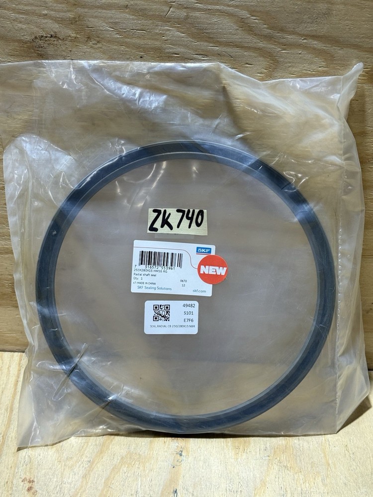 SKF 250x280x15 HMS5 OIL-SEAL RUBBER S. LIP W. SPR.