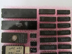 (34) Assorted DIP / Through-Hole IC Integrated Circuits Digital & Analog