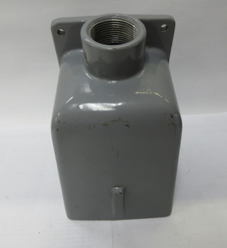 HUBBELL PIN & SLEEVE RECEPTACLE BACK BOX CAST ALUMINUM 1-1/4″ DIAMETER 80 cu in.