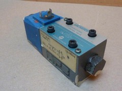 VICKERS Directional Control Valve DG5V72AEU2B80JA484 Used #34068