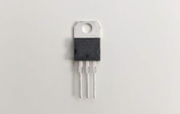 1ea TO-220 VOLTAGE REGULATOR IC LM317 ETC.- PICK VALUE-Mr Circuit