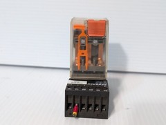 Schrack MT3330C4 relay, 24VDC with Schrack MT78740 relay base as shown
