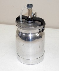 New!! NOS!! OEM BINKS #81-350 Drip Proof 2 “1 Quart SPRAY GUN CUP” (MADE in USA)