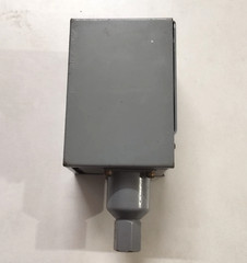 Allen-Bradley 836-C7 Pressure Switch Bulletin 836 24-600V AC 125-250V DC Marine