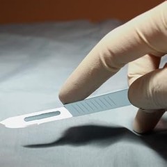 Retractable Disposable Scalpel 15 Disposable Dermaplaning Blades with Plastic