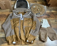 USKEEPERS Bee Jacket Men Women 3 Layer Ventilated w/Gloves & 2 Veils Beekeeping