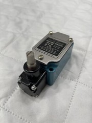 HONEYWELL MICRO SWITCH 1LS2 Enclosed Limit Switch,Snap Action micro switch