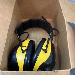 Peltor AO Safety Work Tunes AM/FM Headphones HRX52A Worktunes Mowing Yard work