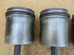 Set of 4 Vintage AC Allis Chalmers Engine Connecting Rods U 3988 with Pistons