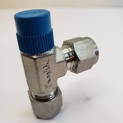 1 Swagelok Stainless Steel Male Run 3/8″ Tube x 3/8″ Male NPT SS-600-3-6TMT