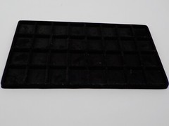 32 SPACE PLASTIC JEWELRY DISPLAY TRAY 14″X7.5″ FELT COVERED GRID 1 9/16″ SQUARES